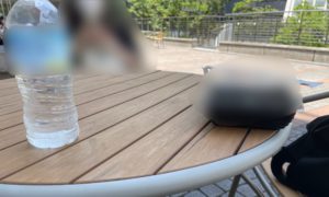 休憩時間に外のテラスで昼食をとった時の写真